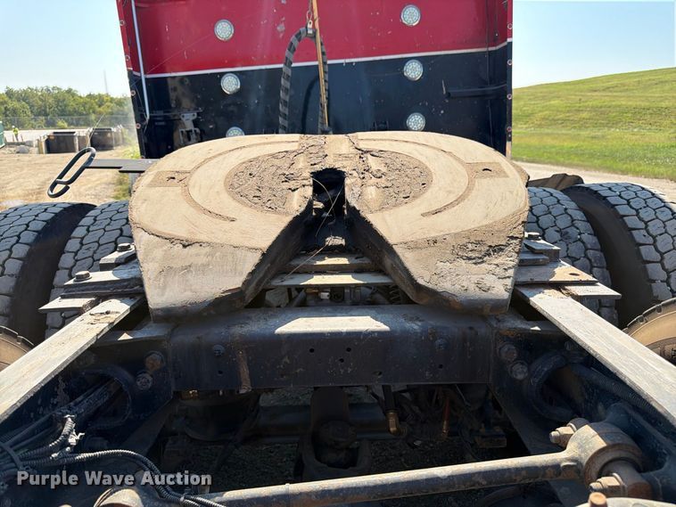 image for item FK3401 2004 Peterbilt 379 semi truck