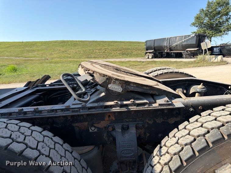 image for item FK3401 2004 Peterbilt 379 semi truck