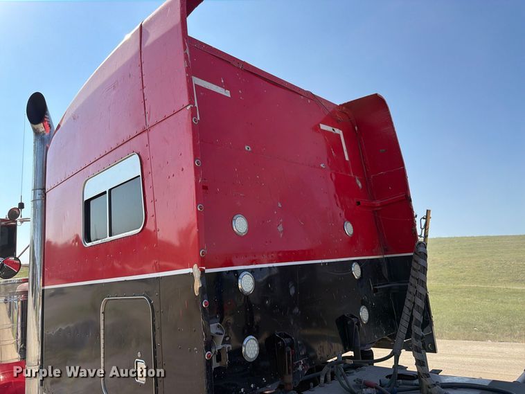 image for item FK3401 2004 Peterbilt 379 semi truck