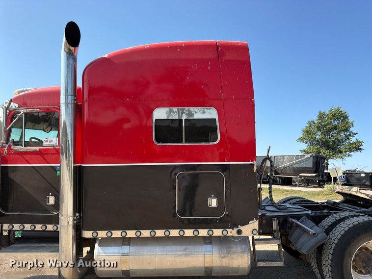 image for item FK3401 2004 Peterbilt 379 semi truck