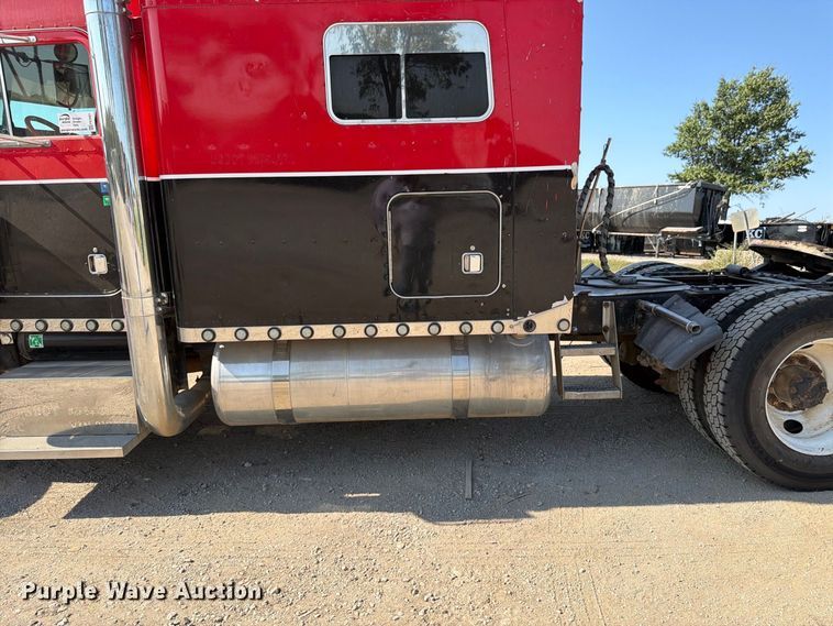 image for item FK3401 2004 Peterbilt 379 semi truck