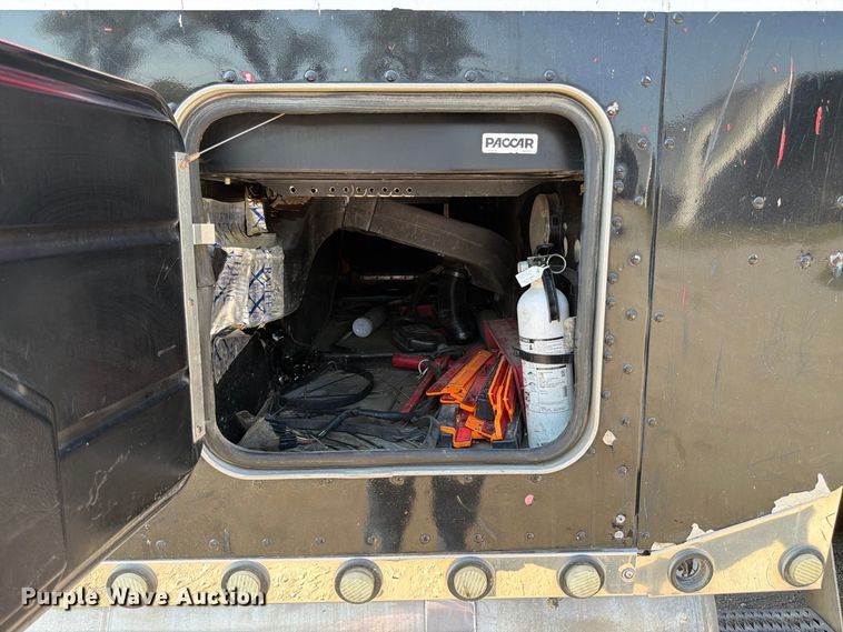 image for item FK3401 2004 Peterbilt 379 semi truck