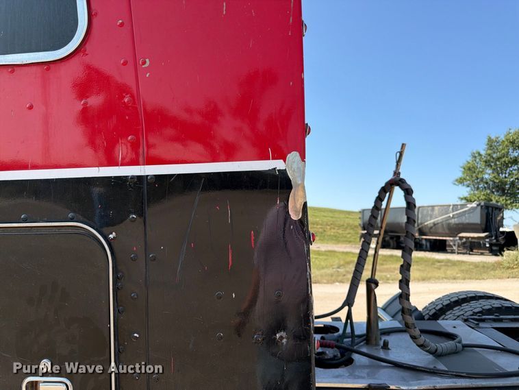 image for item FK3401 2004 Peterbilt 379 semi truck