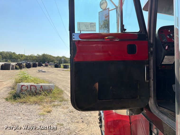 image for item FK3401 2004 Peterbilt 379 semi truck
