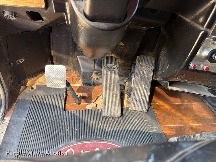 image for item FK3401 2004 Peterbilt 379 semi truck