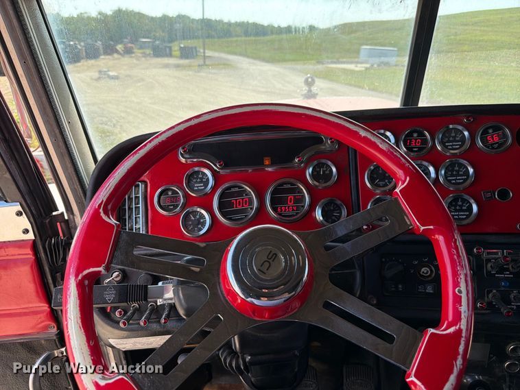 image for item FK3401 2004 Peterbilt 379 semi truck