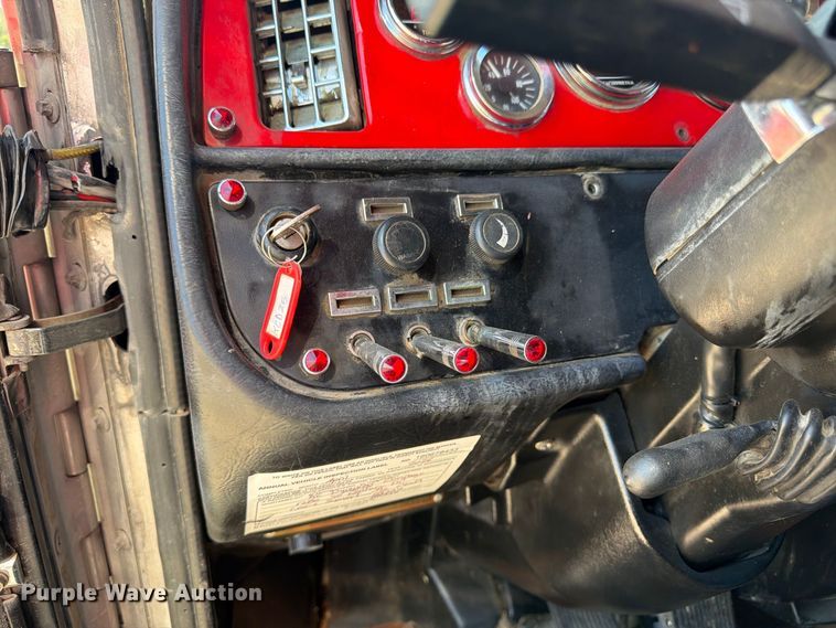 image for item FK3401 2004 Peterbilt 379 semi truck