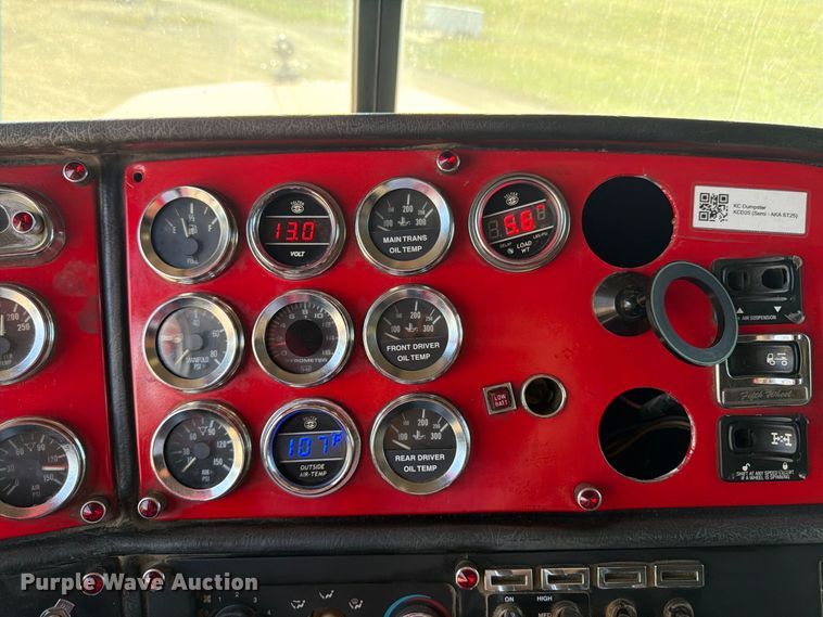 image for item FK3401 2004 Peterbilt 379 semi truck