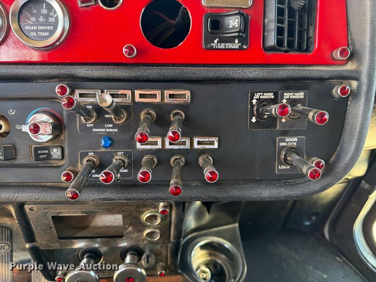 image for item FK3401 2004 Peterbilt 379 semi truck