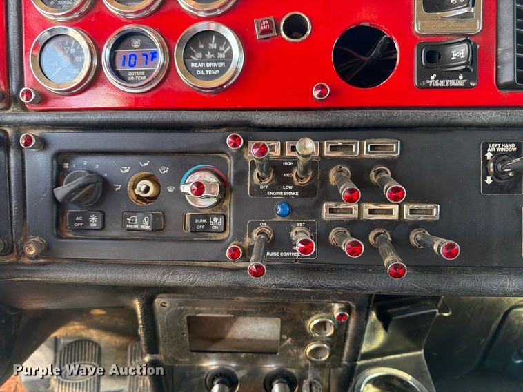 image for item FK3401 2004 Peterbilt 379 semi truck