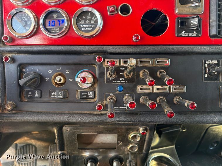 image for item FK3401 2004 Peterbilt 379 semi truck