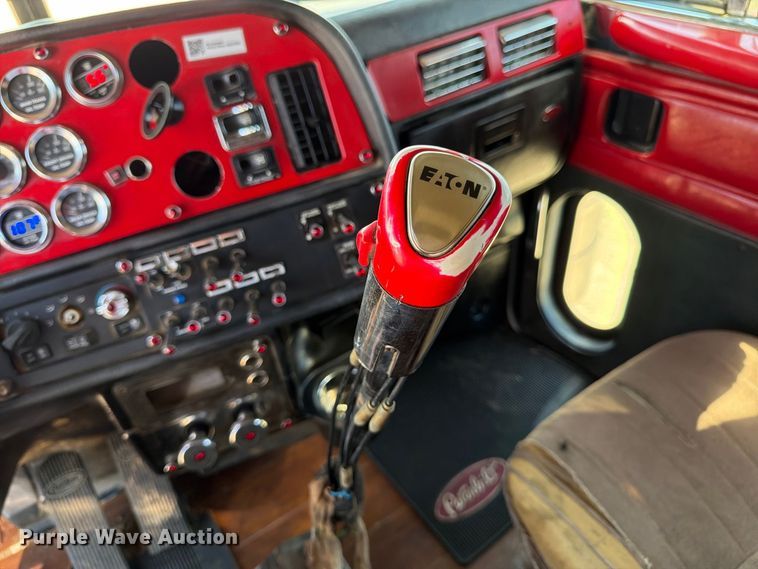 image for item FK3401 2004 Peterbilt 379 semi truck