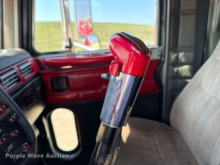 image for item FK3401 2004 Peterbilt 379 semi truck