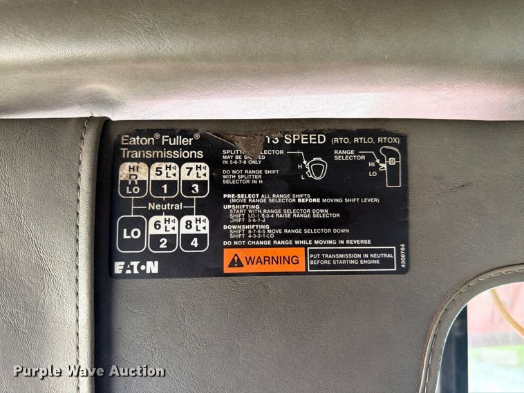 image for item FK3401 2004 Peterbilt 379 semi truck