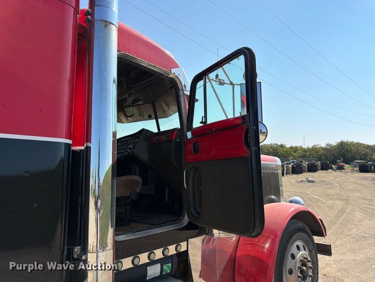 image for item FK3401 2004 Peterbilt 379 semi truck