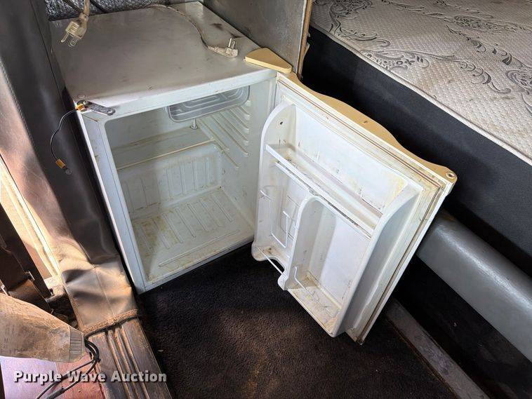 image for item FK3401 2004 Peterbilt 379 semi truck
