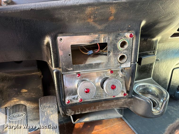 image for item FK3401 2004 Peterbilt 379 semi truck