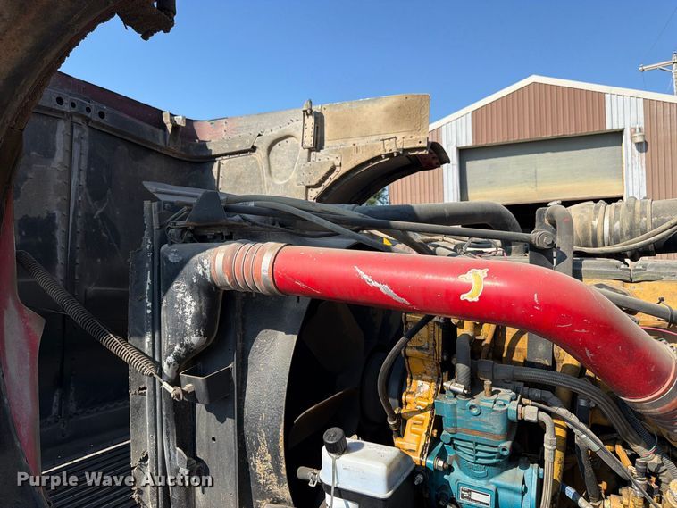 image for item FK3401 2004 Peterbilt 379 semi truck