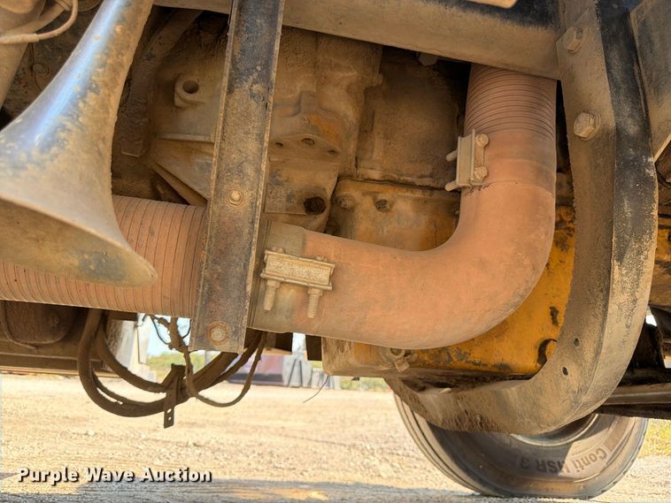 image for item FK3401 2004 Peterbilt 379 semi truck