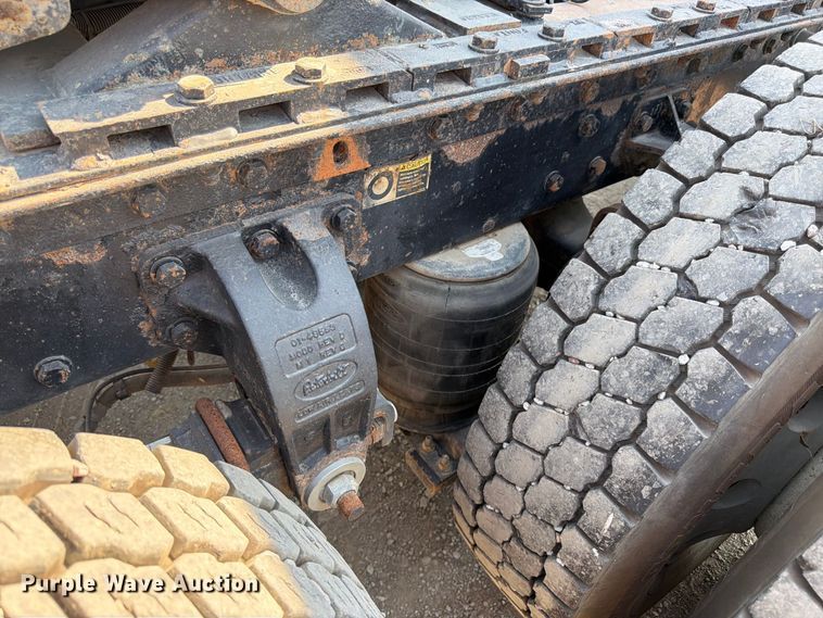 image for item FK3401 2004 Peterbilt 379 semi truck