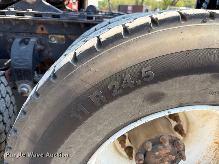 image for item FK3401 2004 Peterbilt 379 semi truck