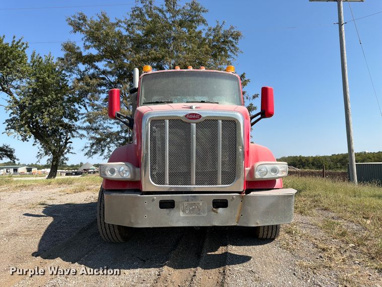 image for item FK3403 2015 Peterbilt 567 truck cab and chassis