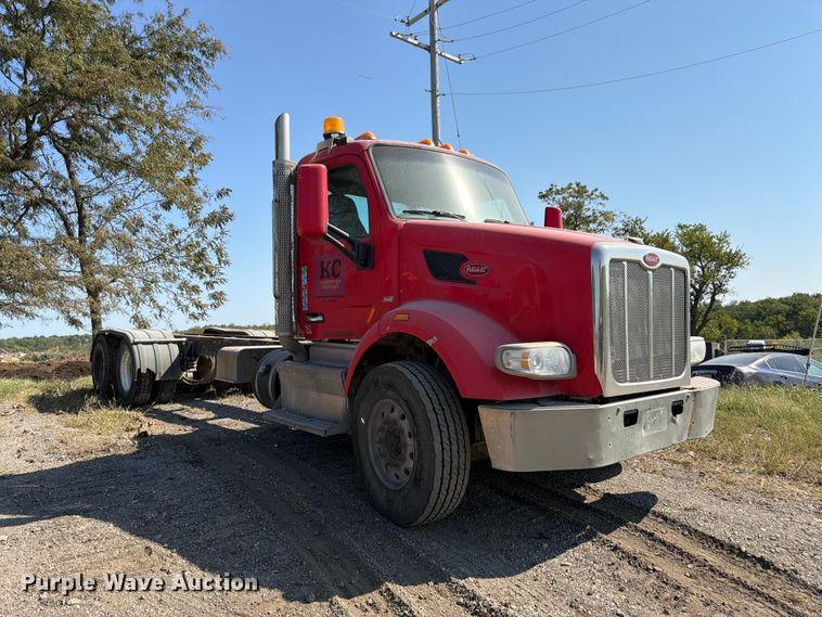 image for item FK3403 2015 Peterbilt 567 truck cab and chassis