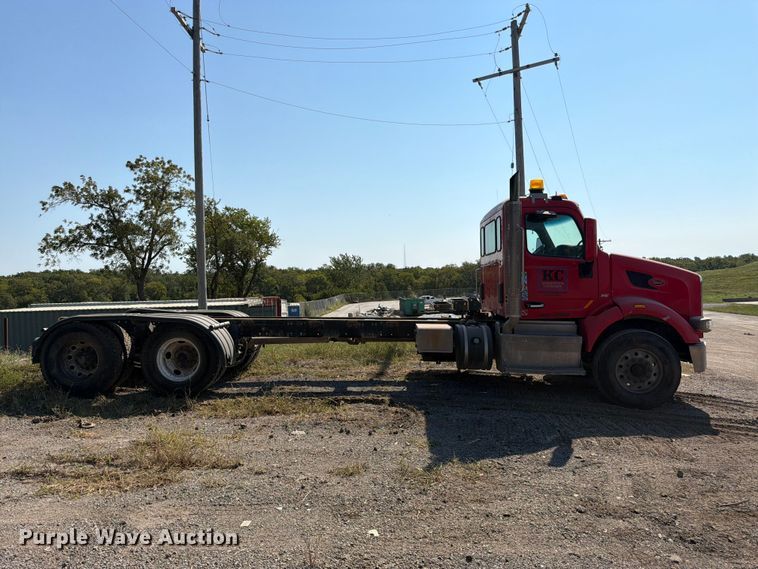 image for item FK3403 2015 Peterbilt 567 truck cab and chassis