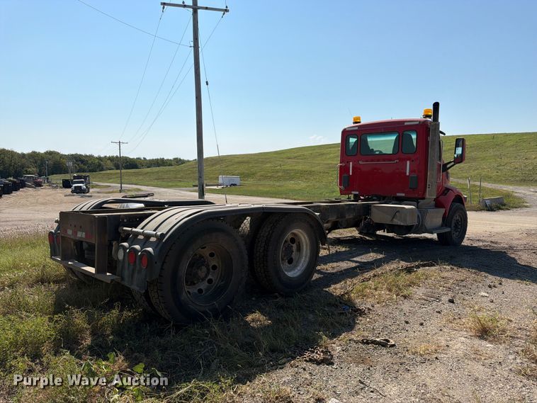 image for item FK3403 2015 Peterbilt 567 truck cab and chassis