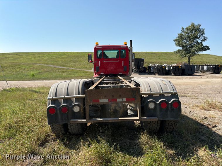 image for item FK3403 2015 Peterbilt 567 truck cab and chassis