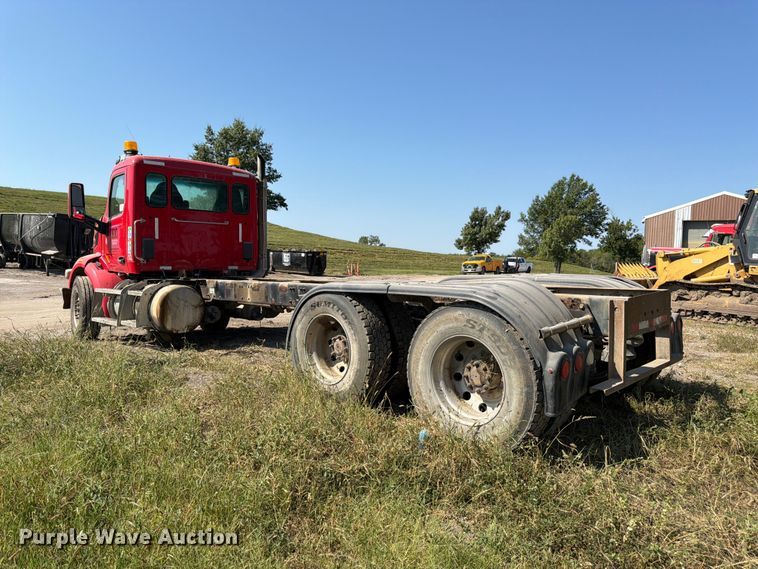image for item FK3403 2015 Peterbilt 567 truck cab and chassis