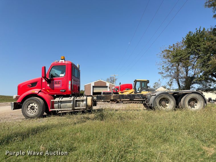 image for item FK3403 2015 Peterbilt 567 truck cab and chassis