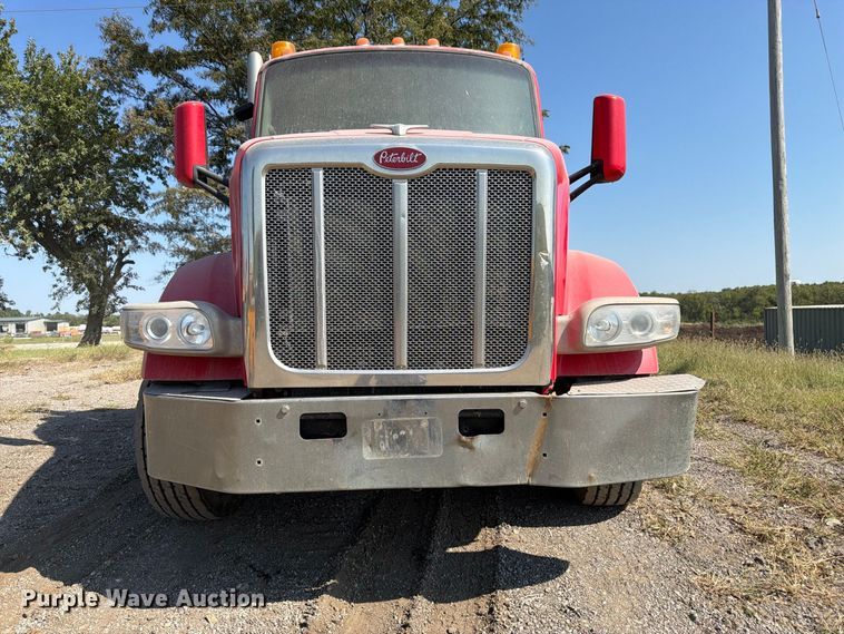 image for item FK3403 2015 Peterbilt 567 truck cab and chassis