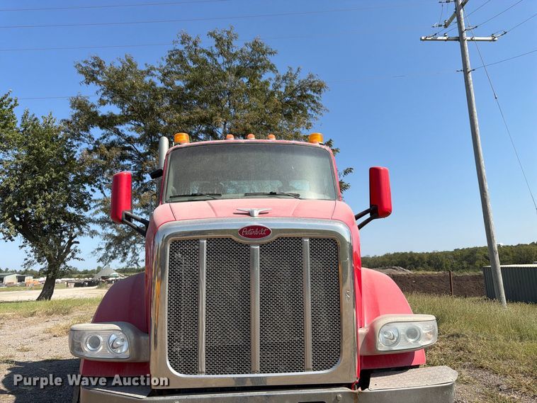 image for item FK3403 2015 Peterbilt 567 truck cab and chassis