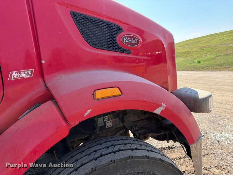 image for item FK3403 2015 Peterbilt 567 truck cab and chassis
