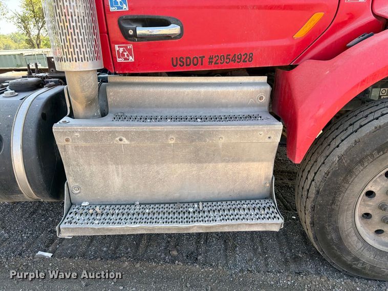 image for item FK3403 2015 Peterbilt 567 truck cab and chassis