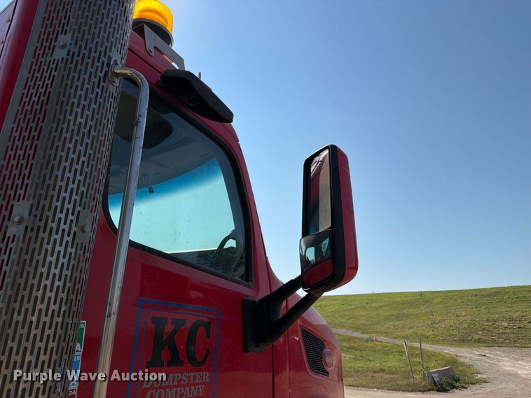 image for item FK3403 2015 Peterbilt 567 truck cab and chassis