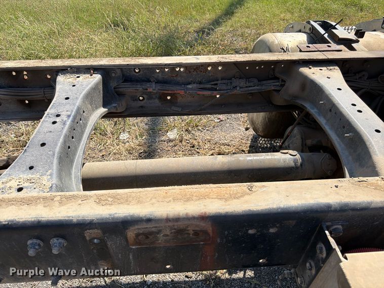 image for item FK3403 2015 Peterbilt 567 truck cab and chassis