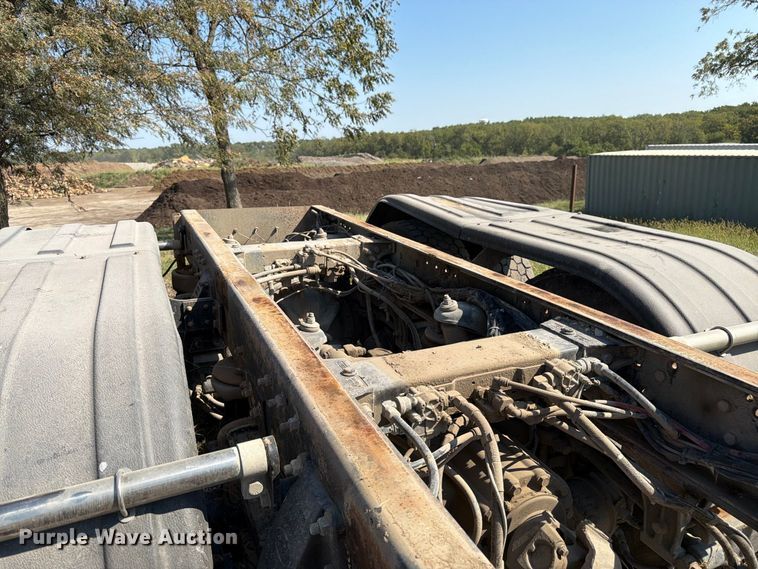 image for item FK3403 2015 Peterbilt 567 truck cab and chassis