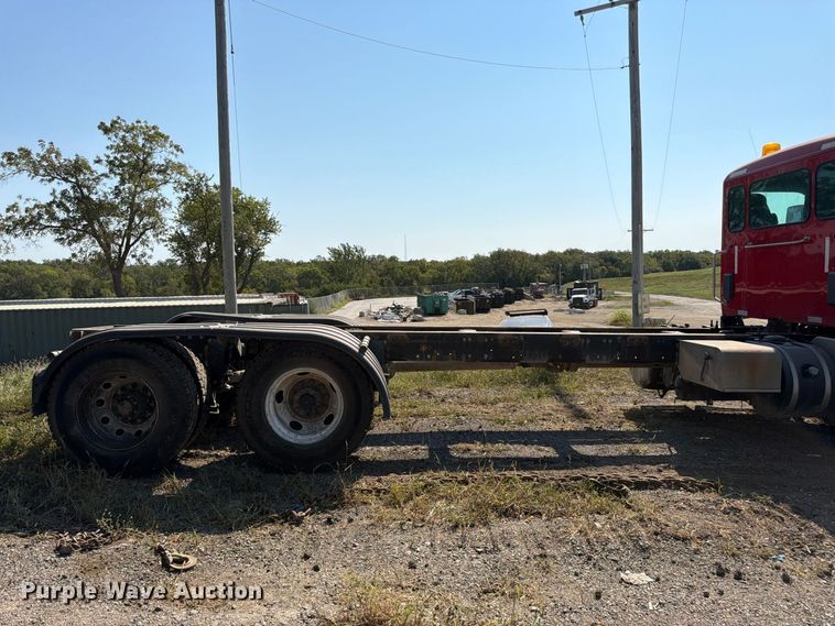 image for item FK3403 2015 Peterbilt 567 truck cab and chassis