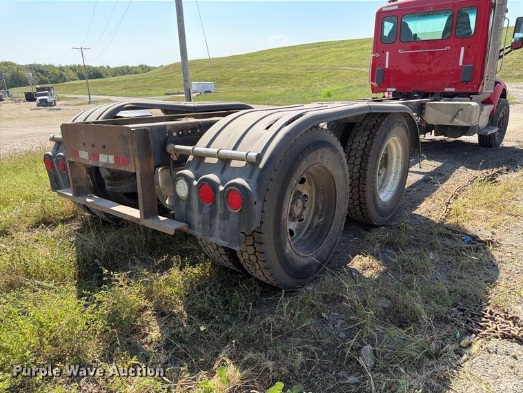 image for item FK3403 2015 Peterbilt 567 truck cab and chassis