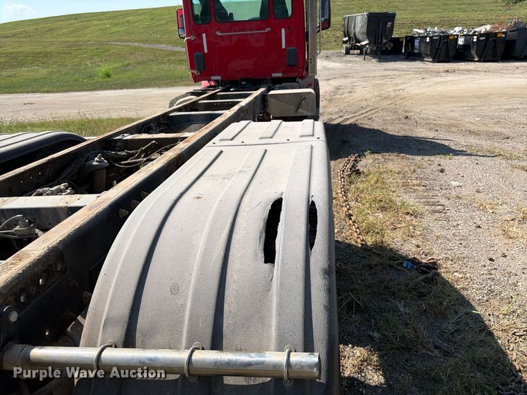 image for item FK3403 2015 Peterbilt 567 truck cab and chassis