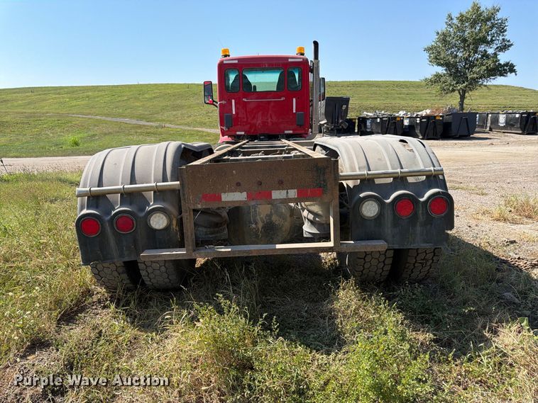 image for item FK3403 2015 Peterbilt 567 truck cab and chassis