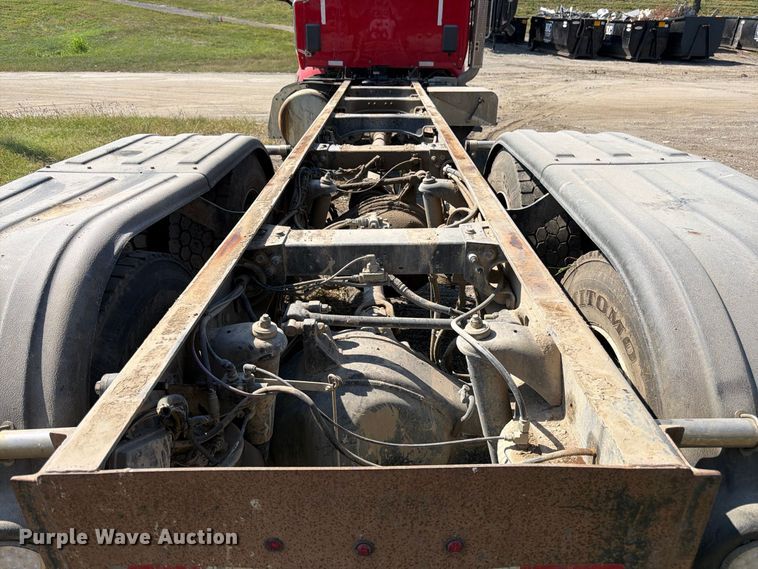 image for item FK3403 2015 Peterbilt 567 truck cab and chassis