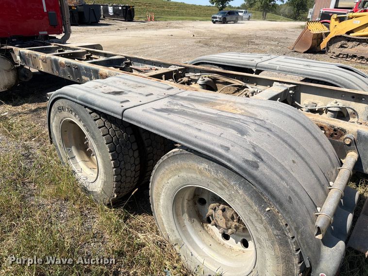 image for item FK3403 2015 Peterbilt 567 truck cab and chassis