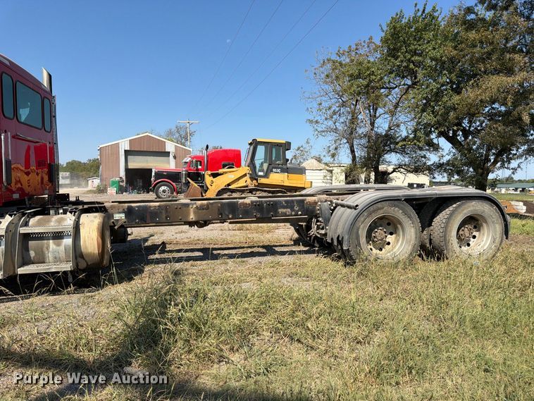 image for item FK3403 2015 Peterbilt 567 truck cab and chassis