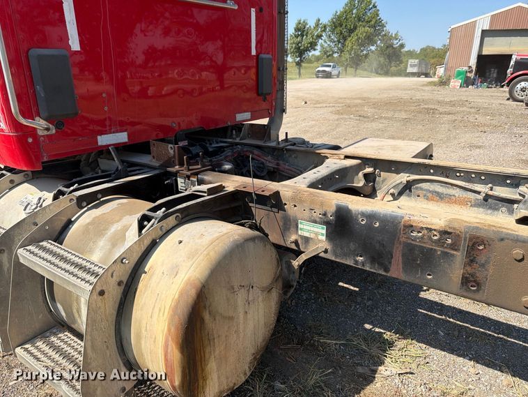 image for item FK3403 2015 Peterbilt 567 truck cab and chassis