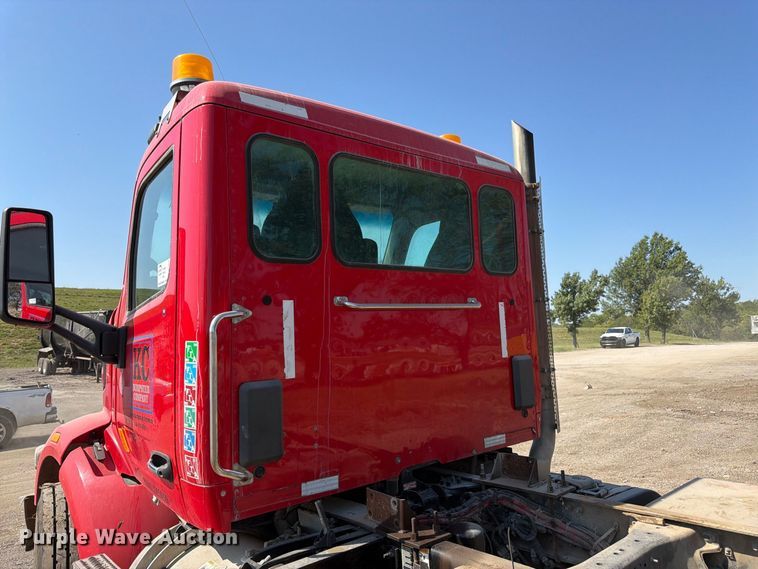 image for item FK3403 2015 Peterbilt 567 truck cab and chassis