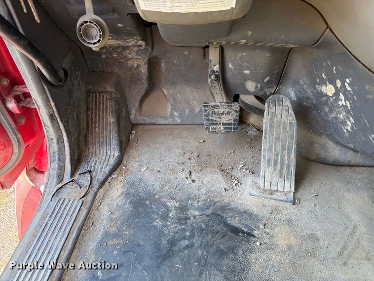image for item FK3403 2015 Peterbilt 567 truck cab and chassis