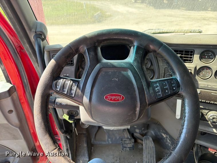 image for item FK3403 2015 Peterbilt 567 truck cab and chassis
